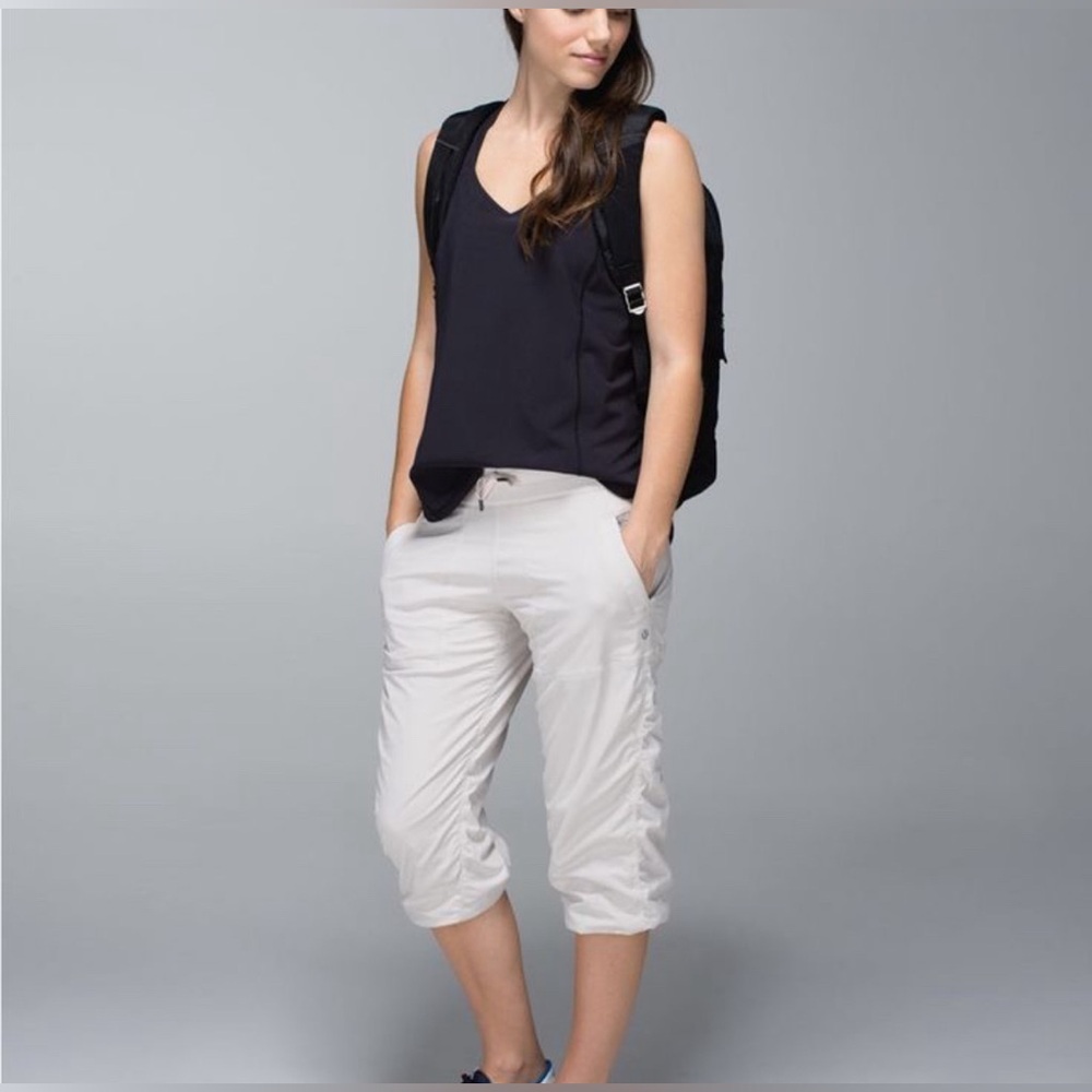 Lululemon Athletica White Cream Studio pant Capris Relaxed Fit